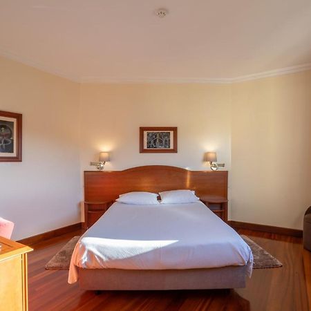 Hotel Ulveira オリヴェイラ・デ・フラデス エクステリア 写真