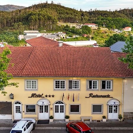 Hotel Ulveira オリヴェイラ・デ・フラデス エクステリア 写真