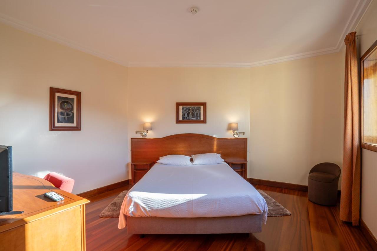 Hotel Ulveira オリヴェイラ・デ・フラデス エクステリア 写真