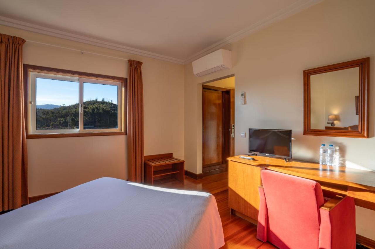 Hotel Ulveira オリヴェイラ・デ・フラデス エクステリア 写真