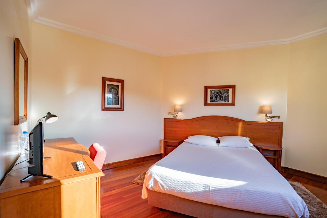Hotel Ulveira オリヴェイラ・デ・フラデス エクステリア 写真